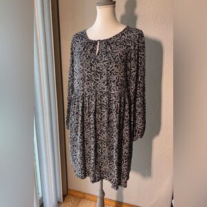 Old Navy Black and White Long Sleeve Dress in Rayon
